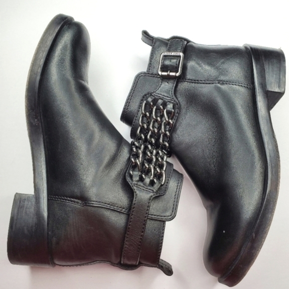 Tory Burch Bloomfield Chain Leather Bootie in Black Size 6.5 M - Picture 2 of 16